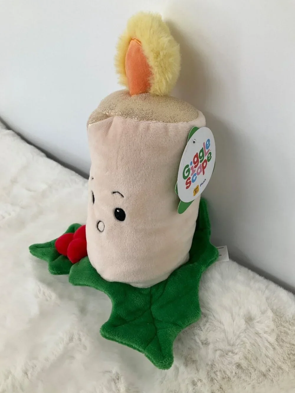 Gigglescape Candle with Holly 9